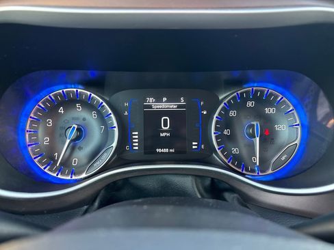 Used 2022 Chrysler Voyager LX FWD image 21