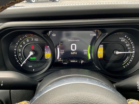 Used 2024 Jeep Wrangler Unlimited Sahara image 19