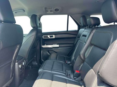 Used 2021 Ford Explorer XLT w/ Equipment Group 202A AWD/4WD image 16