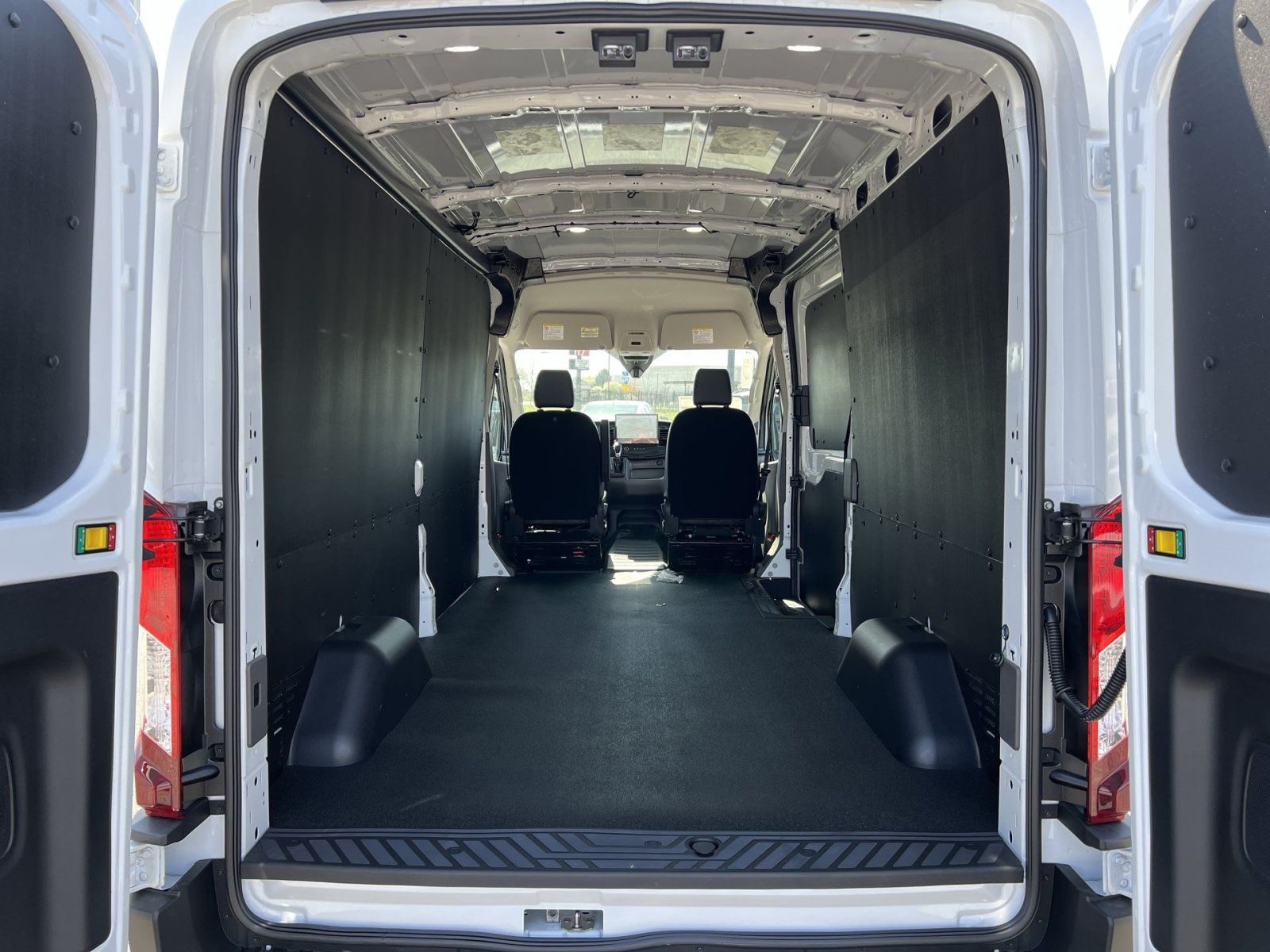 New 2026 Ford Transit 250 148 Medium Roof w/ Load Area Protection Package RWD image 24