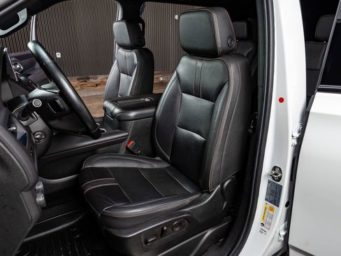 Used 2023 Chevrolet Suburban RST w/ Sport Performance Package image 31