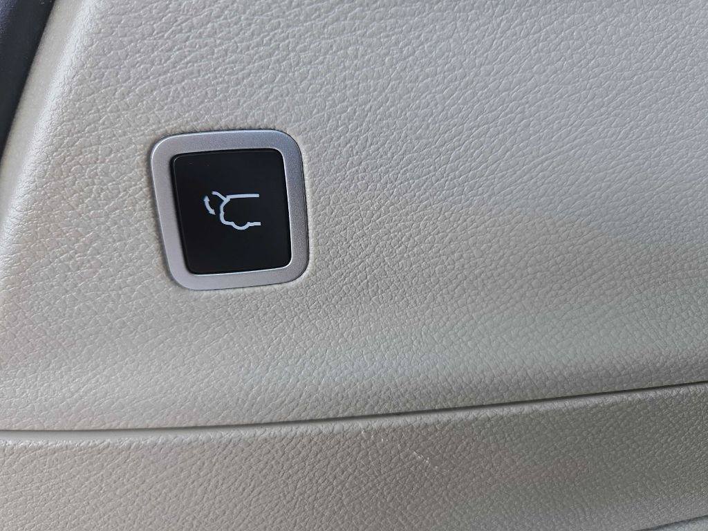 Used 2020 Chrysler Voyager Lxi FWD image 10