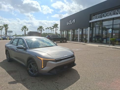New 2026 Kia K4 FWD image 1
