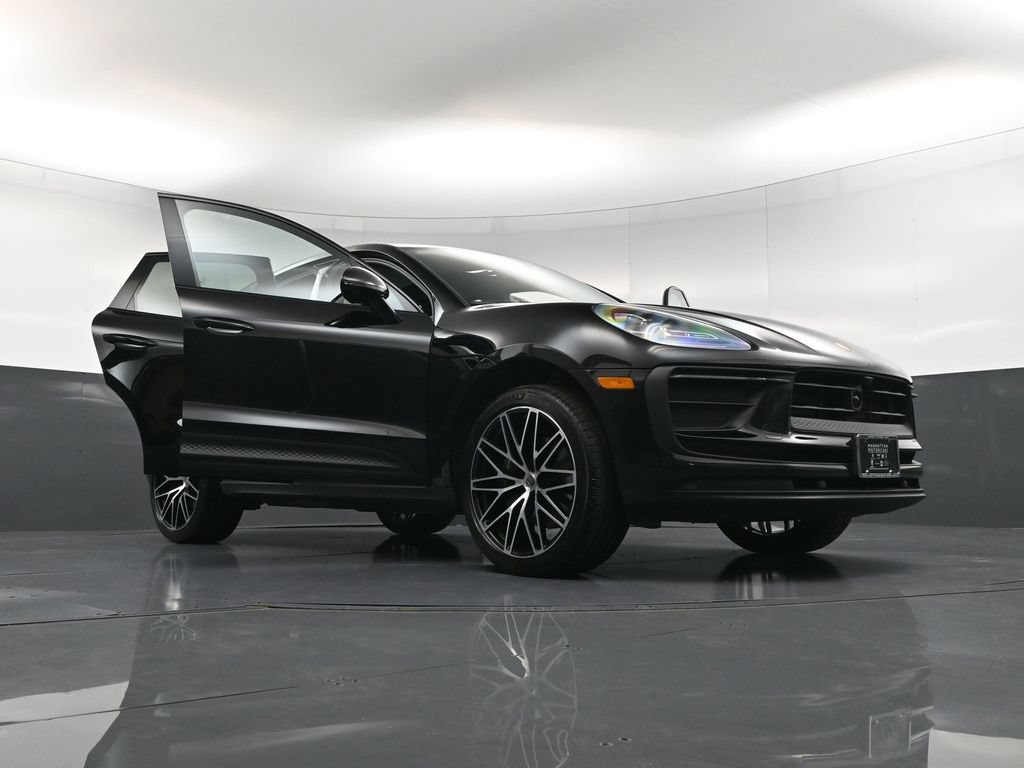 Certified 2026 Porsche Macan AWD/4WD image 36