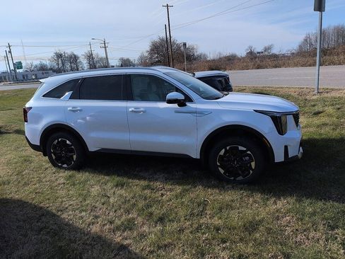 New 2026 Kia Sorento S image 2