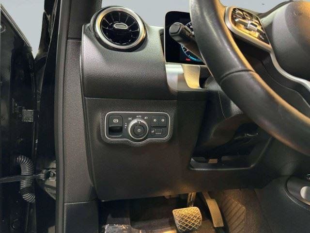 Used 2021 Mercedes-Benz GLB 250 image 38