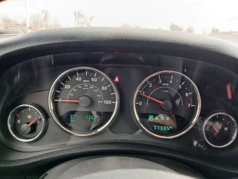 Used 2018 Jeep Wrangler Sahara w/ Connectivity Group image 19