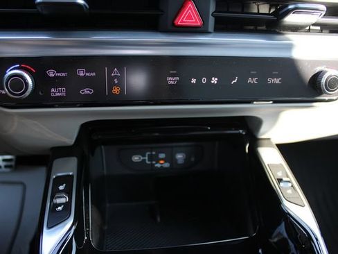 Used 2025 Kia Sorento SX Prestige AWD/4WD image 20