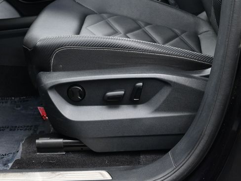 Used 2024 Volkswagen Atlas Cross Sport SE image 11