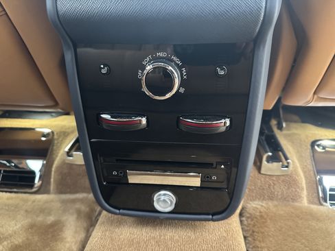 Certified 2024 Rolls-Royce Cullinan image 43