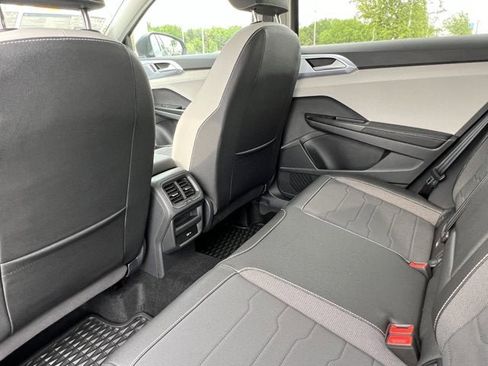 New 2025 Volkswagen Taos SE image 29