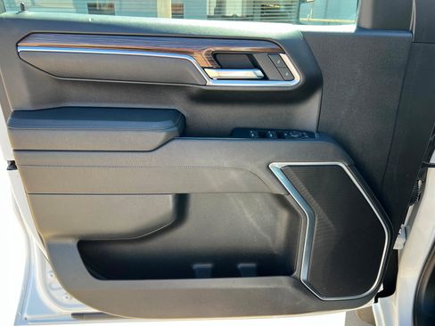 Used 2025 Chevrolet Silverado 1500 LT image 15