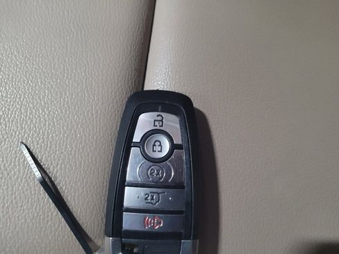 Used 2020 Ford Explorer XLT w/ Equipment Group 202A image 32