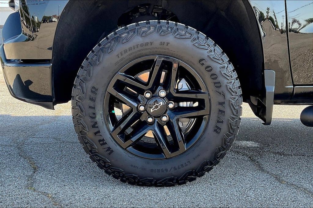 Used 2024 Chevrolet Silverado 1500 Custom Trail Boss AWD/4WD image 29