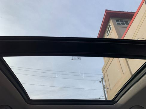 Used 2022 Chevrolet Equinox Premier image 24