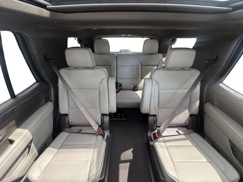 Used 2022 GMC Yukon SLT w/ SLT Premium Package AWD/4WD image 18