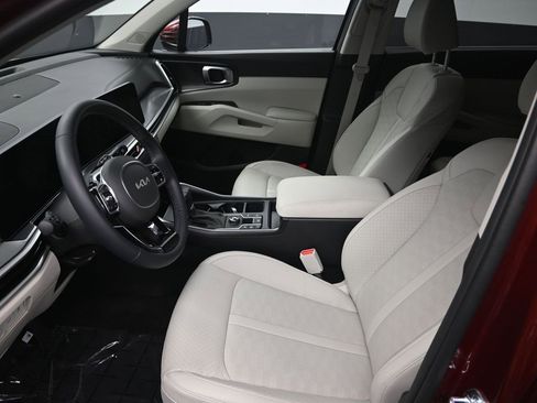 Certified 2025 Kia Sorento EX image 14