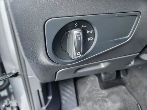 Certified 2023 Volkswagen Tiguan SE image 31