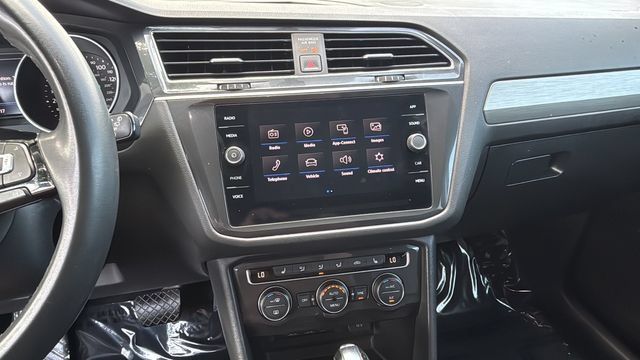 Used 2020 Volkswagen Tiguan SE w/ Panoramic Sunroof Package FWD image 26
