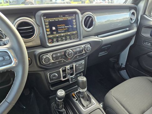 Used 2023 Jeep Wrangler Sahara w/ Cold Weather Group image 29