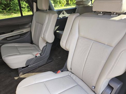 Used 2020 Ford Expedition XLT w/ Equipment Group 202A AWD/4WD image 17