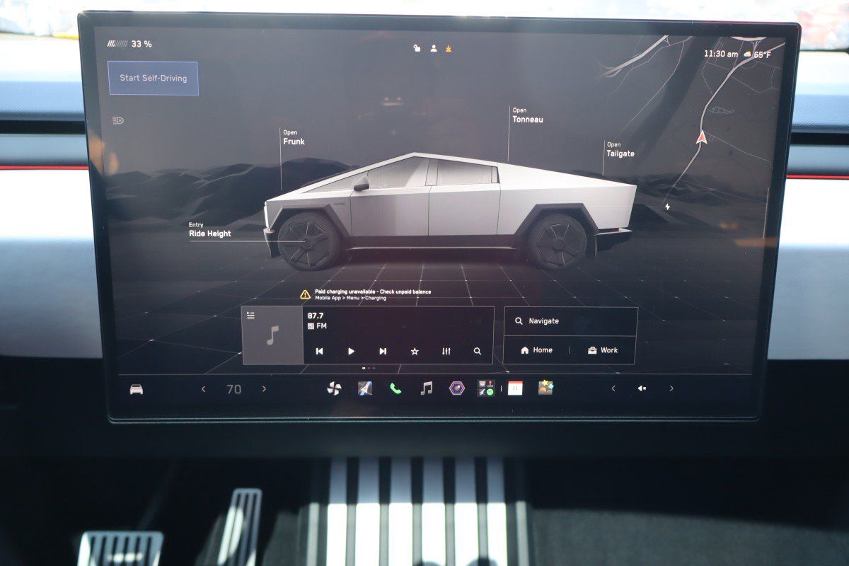 Used 2024 Tesla Cybertruck AWD Crew Cab image 18