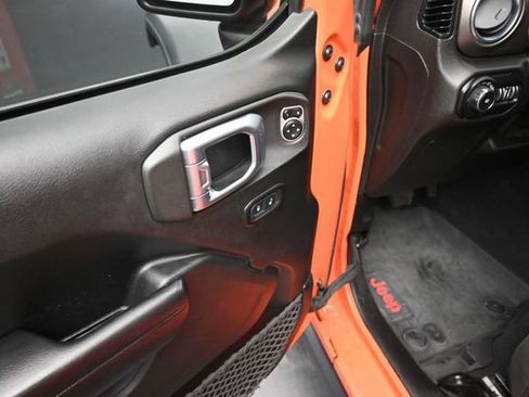 Used 2018 Jeep Wrangler Unlimited Rubicon AWD/4WD image 14