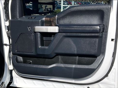 Used 2022 Ford F250 Lariat w/ Black Appearance Package AWD/4WD image 12