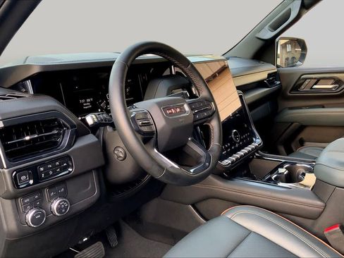 Used 2025 GMC Yukon XL AT4 AWD/4WD image 16