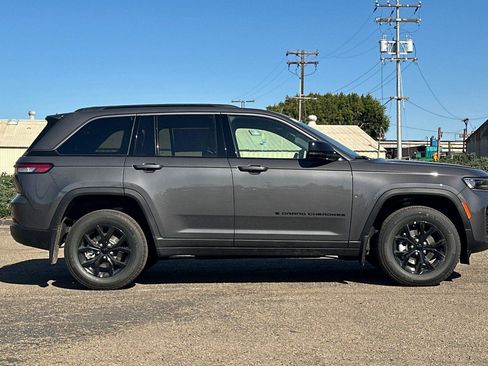 New 2026 Jeep Grand Cherokee Altitude image 3