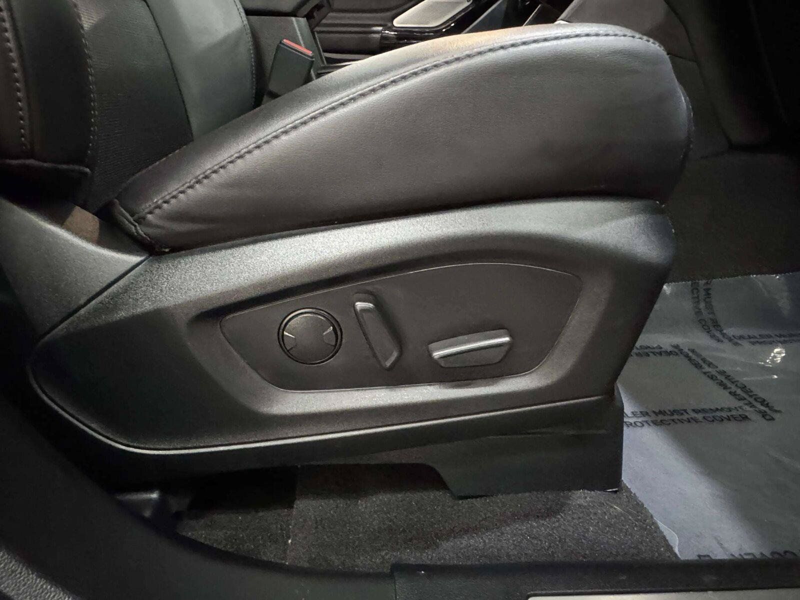 Used 2024 Ford Explorer Platinum w/ Technology Package AWD/4WD image 43