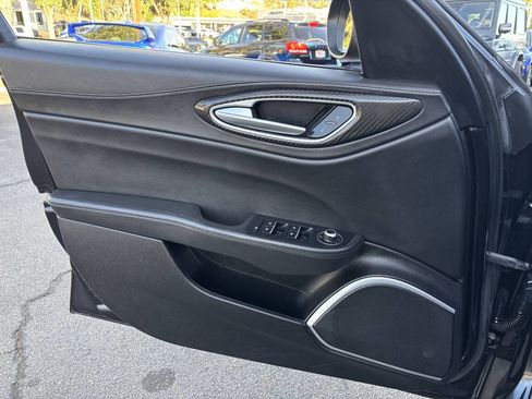 Used 2017 Alfa Romeo Giulia Quadrifoglio image 18