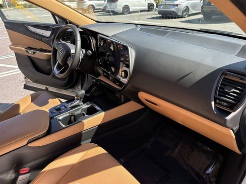 Used 2024 Lexus NX 250 FWD w/ Towing Package (2000 Lbs) image 33