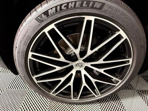 New 2025 Porsche Macan image 11