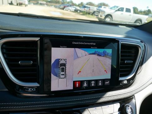 New 2026 Chrysler Pacifica Select image 23