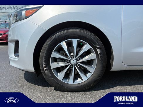 Used 2017 Kia Sedona SX FWD image 26