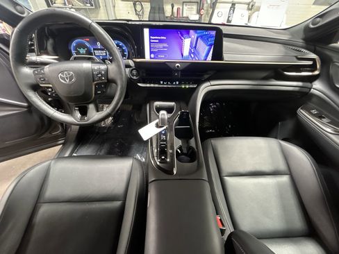 Used 2024 Toyota Crown Platinum image 22