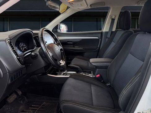 Used 2017 Mitsubishi Outlander SE FWD image 9