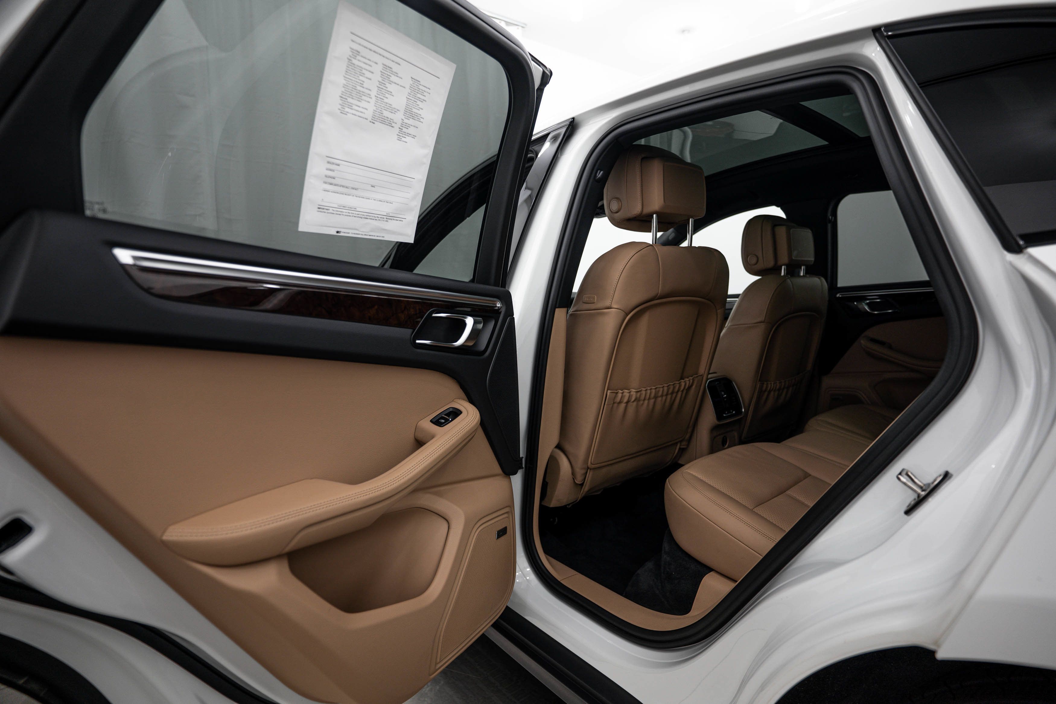 Certified 2023 Porsche Macan AWD/4WD image 22