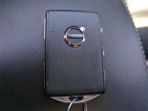 Certified 2025 Volvo XC40 B5 Core image 26