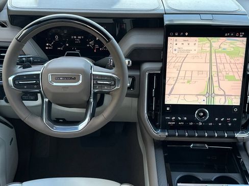 Used 2026 GMC Yukon Denali w/ Denali Reserve Package AWD/4WD image 14