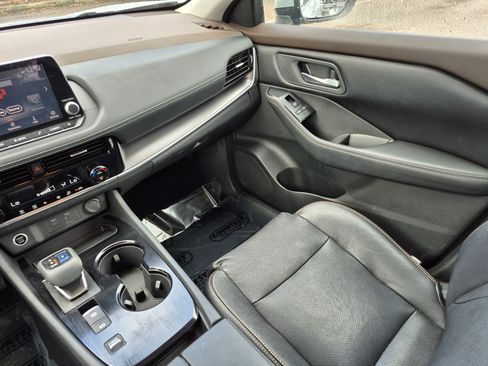 Certified 2021 Nissan Rogue SV FWD image 17