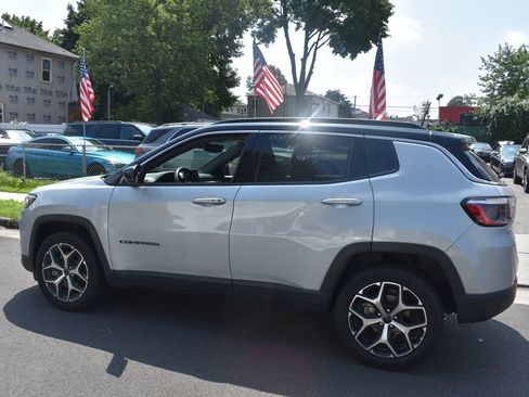 Used 2025 Jeep Compass Limited AWD/4WD image 9