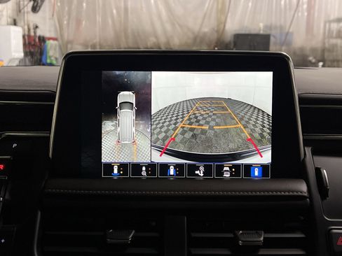 Used 2022 GMC Yukon XL SLT w/ SLT Premium Package image 19