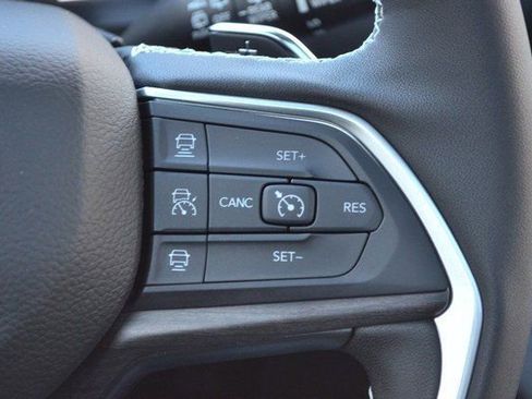 New 2025 Jeep Grand Cherokee Limited w/ Luxury Tech Group II image 18