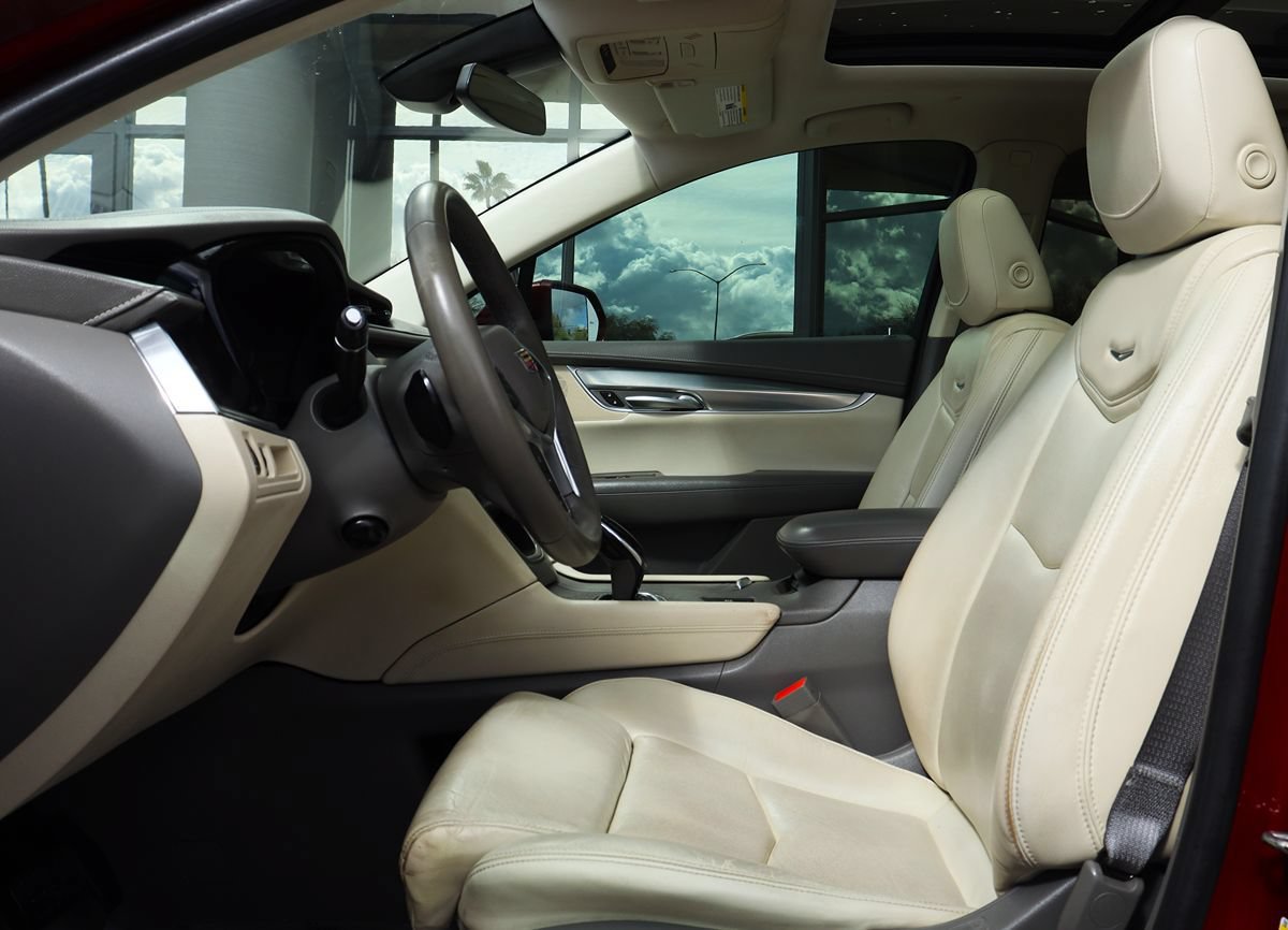 Used 2017 Cadillac XT5 Luxury w/ Driver Awareness Package FWD image 38