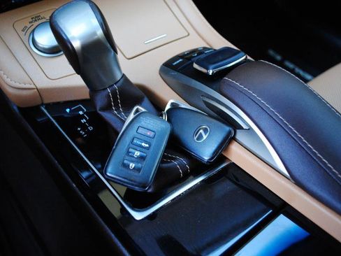 Used 2017 Lexus ES 350 Premium w/ Navigation System Package image 29