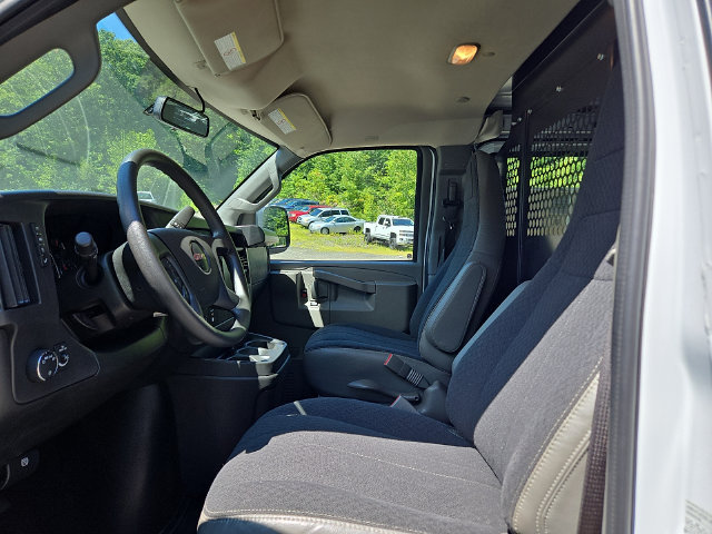 Used 2025 GMC Savana 2500 w/ Driver Convenience Package RWD image 2