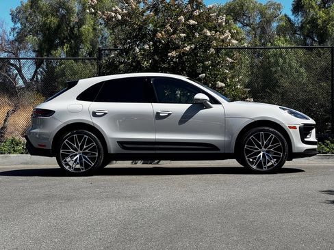 Used 2026 Porsche Macan AWD/4WD image 11