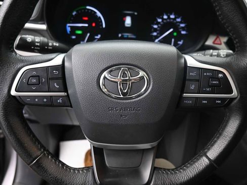 Used 2022 Toyota Sienna XLE w/ XLE Plus Package image 6